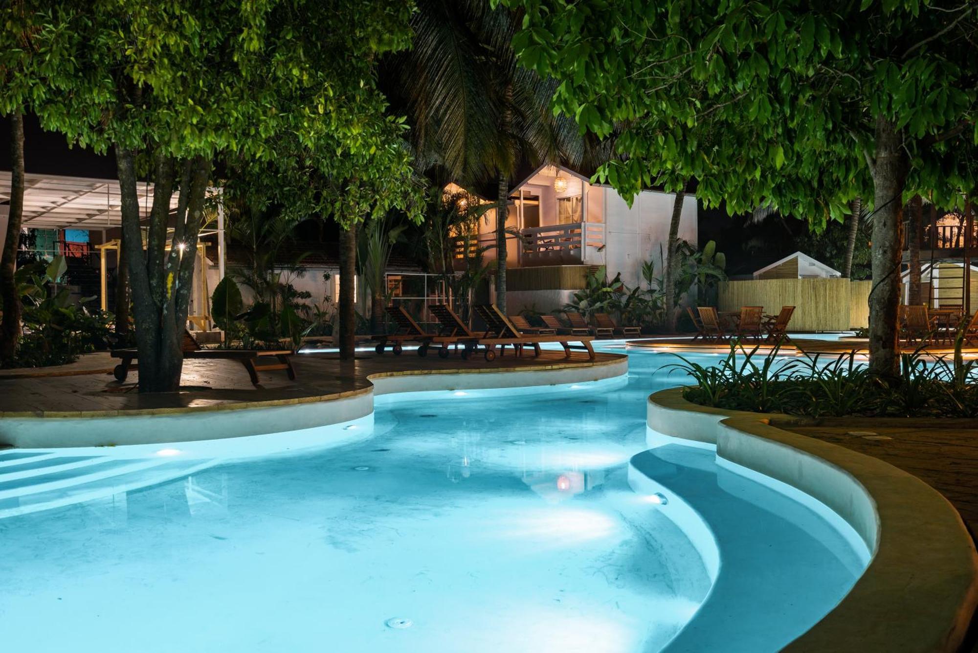 Azora By Ayatana, Goa Hotel Morjim Buitenkant foto